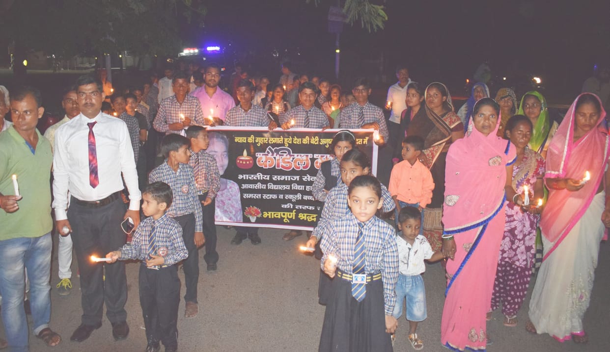 candal march in mainpuri, navodaya vidhyala students sucide case
