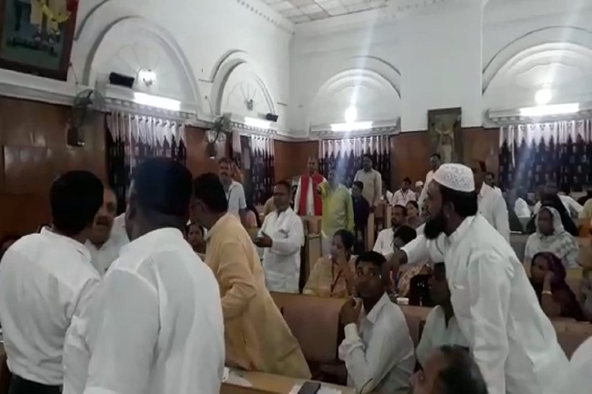 Ruckus in meeting of Nagar Nigam at Meerut and Many project passed