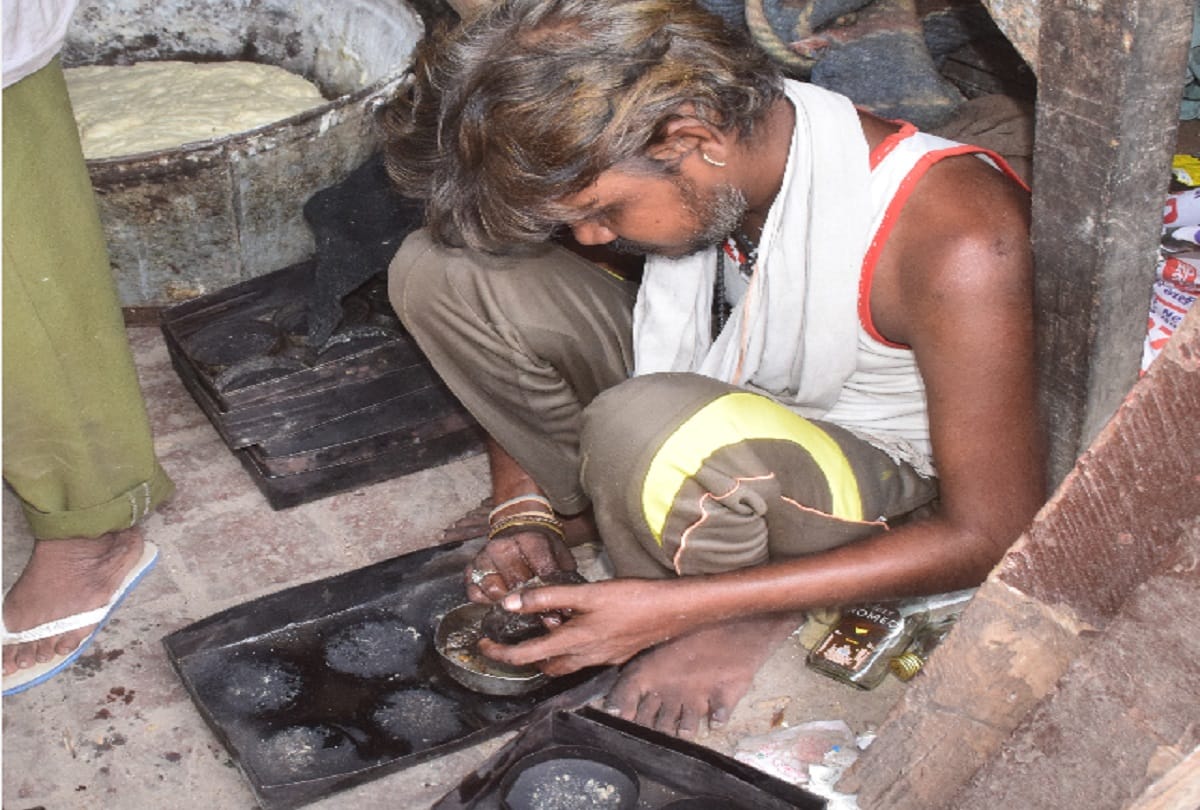 Meerut News: pav bhaji cake and bisket are made in filth, do you know the truth