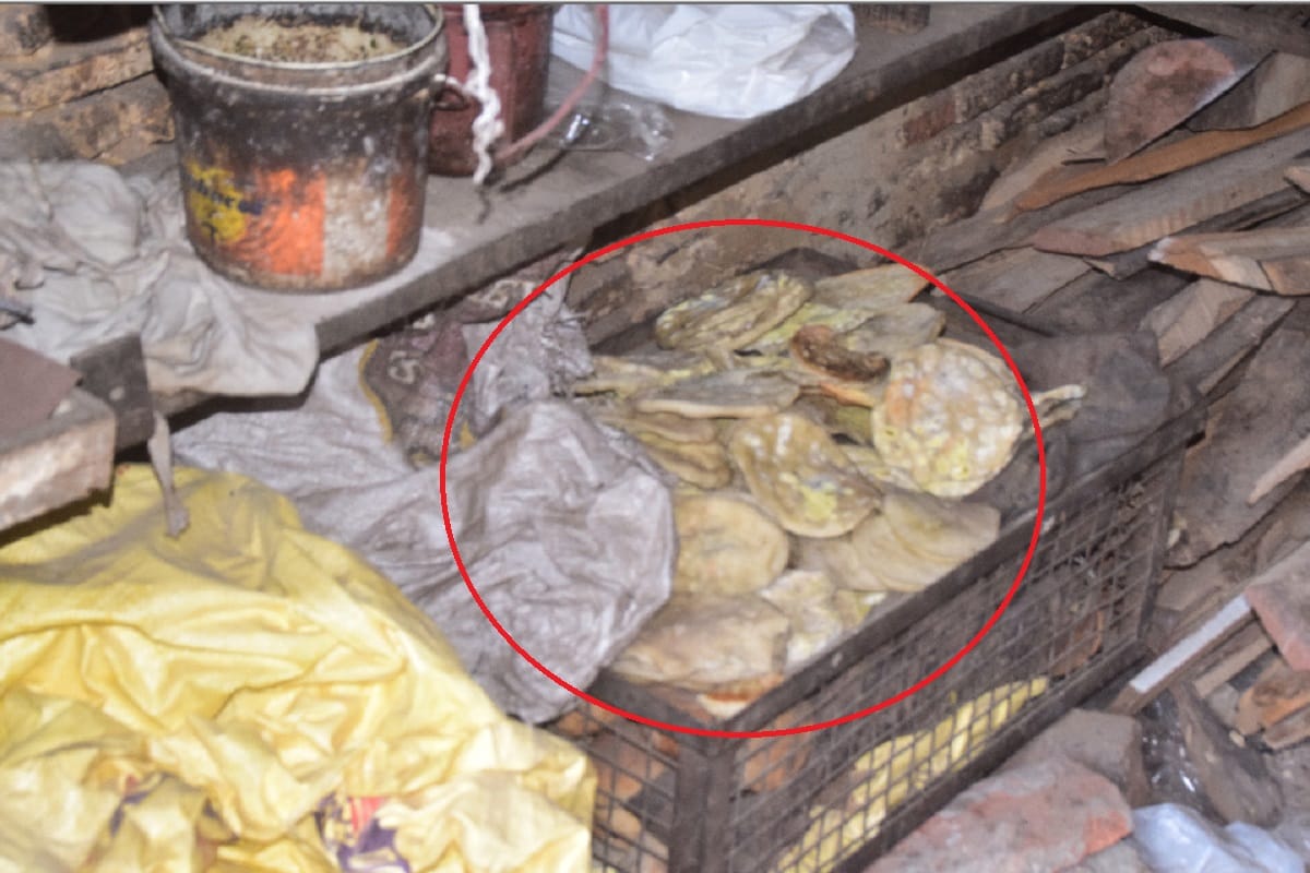 Meerut News: pav bhaji cake and bisket are made in filth, do you know the truth