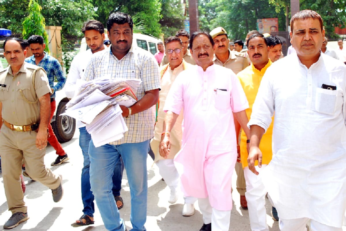 Minister in charge caught fraud of driving licence in ARTO office at Muzaffarnagar