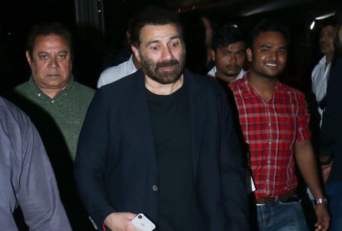 Pal Pal Dil Ke Pass Screening Dharmendra Wife Prakash Kaur and Sunny Deol Wife Spotted