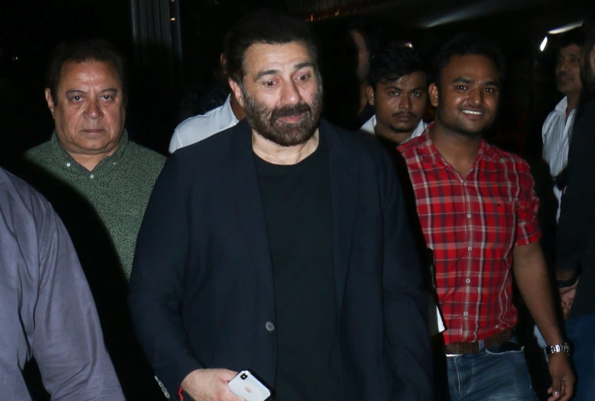 Pal Pal Dil Ke Pass Screening Dharmendra Wife Prakash Kaur and Sunny Deol Wife Spotted