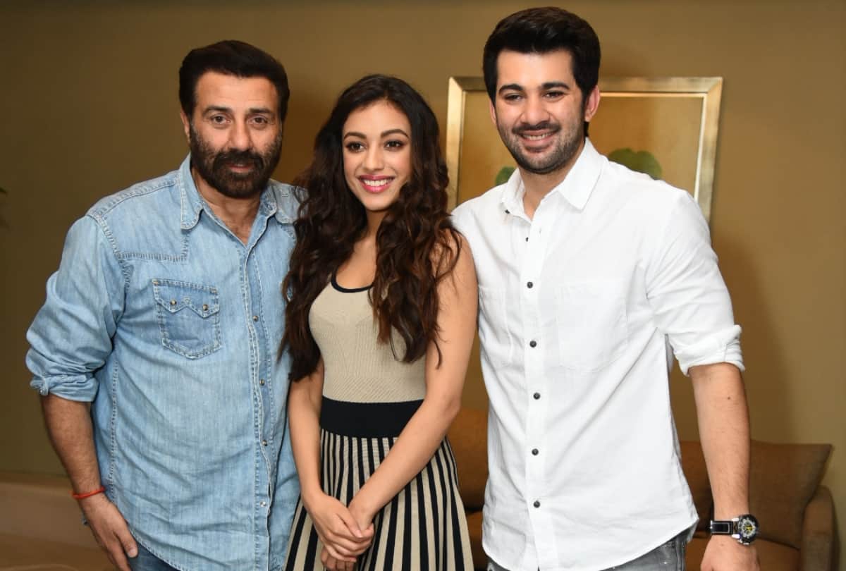 Pal Pal Dil Ke Pass screening Dharmedra first wife Prakash Kaur spotted with Sunny Deol wife Pooja