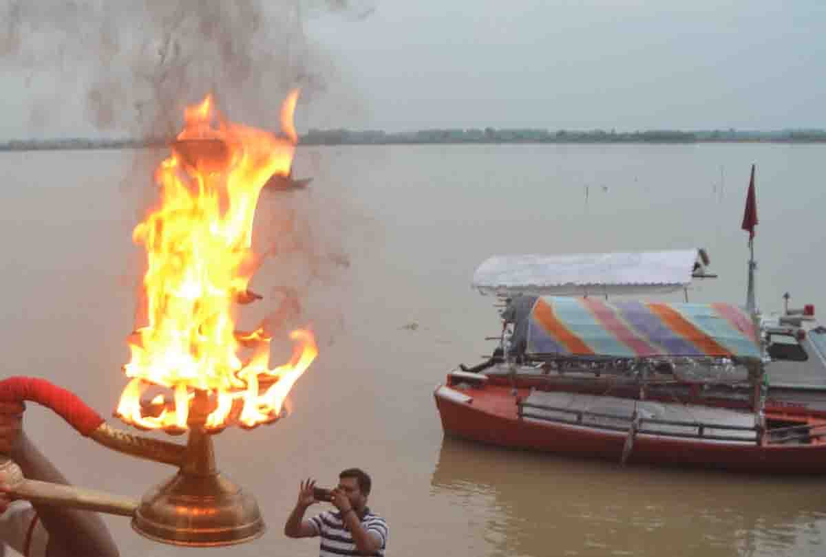 Ganga Aarti at Sarsaiya Ghat in Kanpur