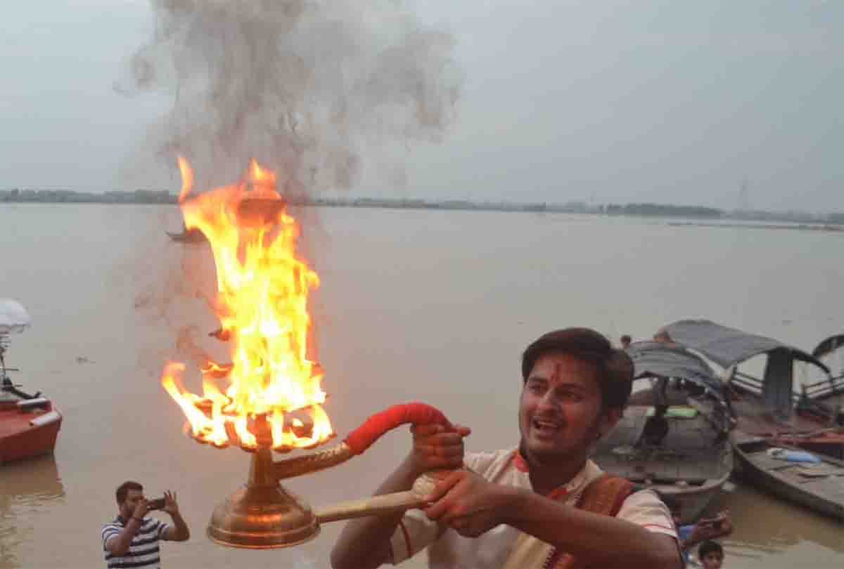 Ganga Aarti at Sarsaiya Ghat in Kanpur