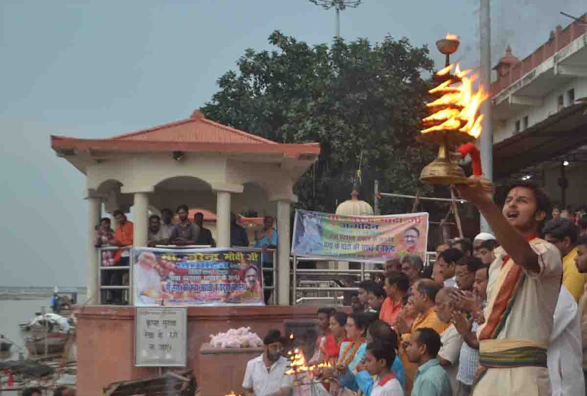 Ganga Aarti at Sarsaiya Ghat in Kanpur