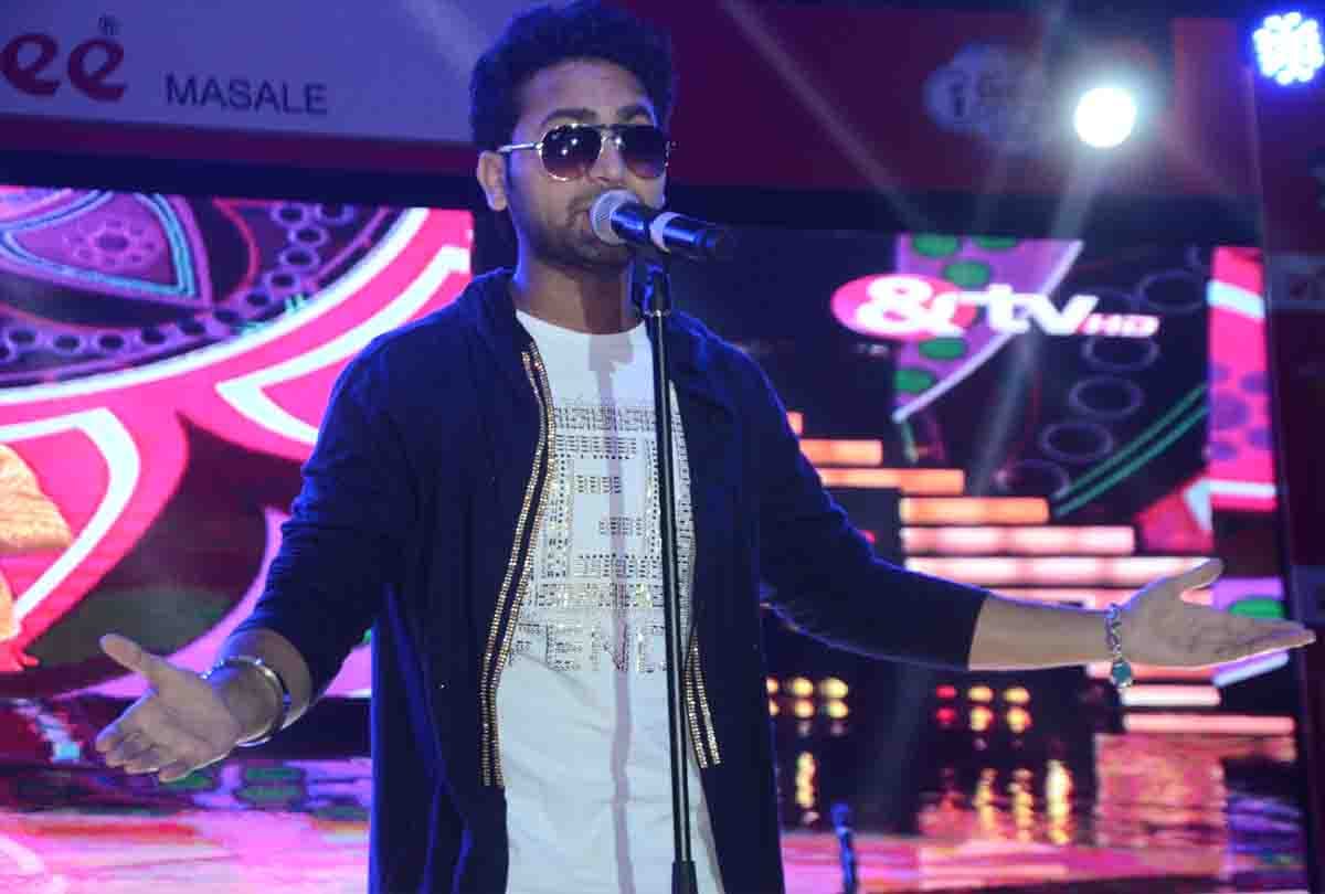 bollywood night in kanpur university