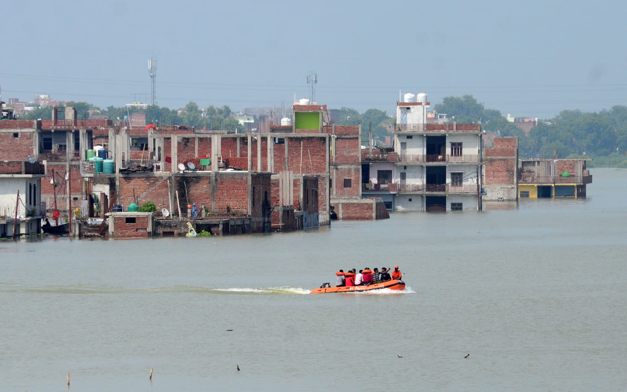 Prayagraj News: The rising Ganga-Yamuna continues to grow