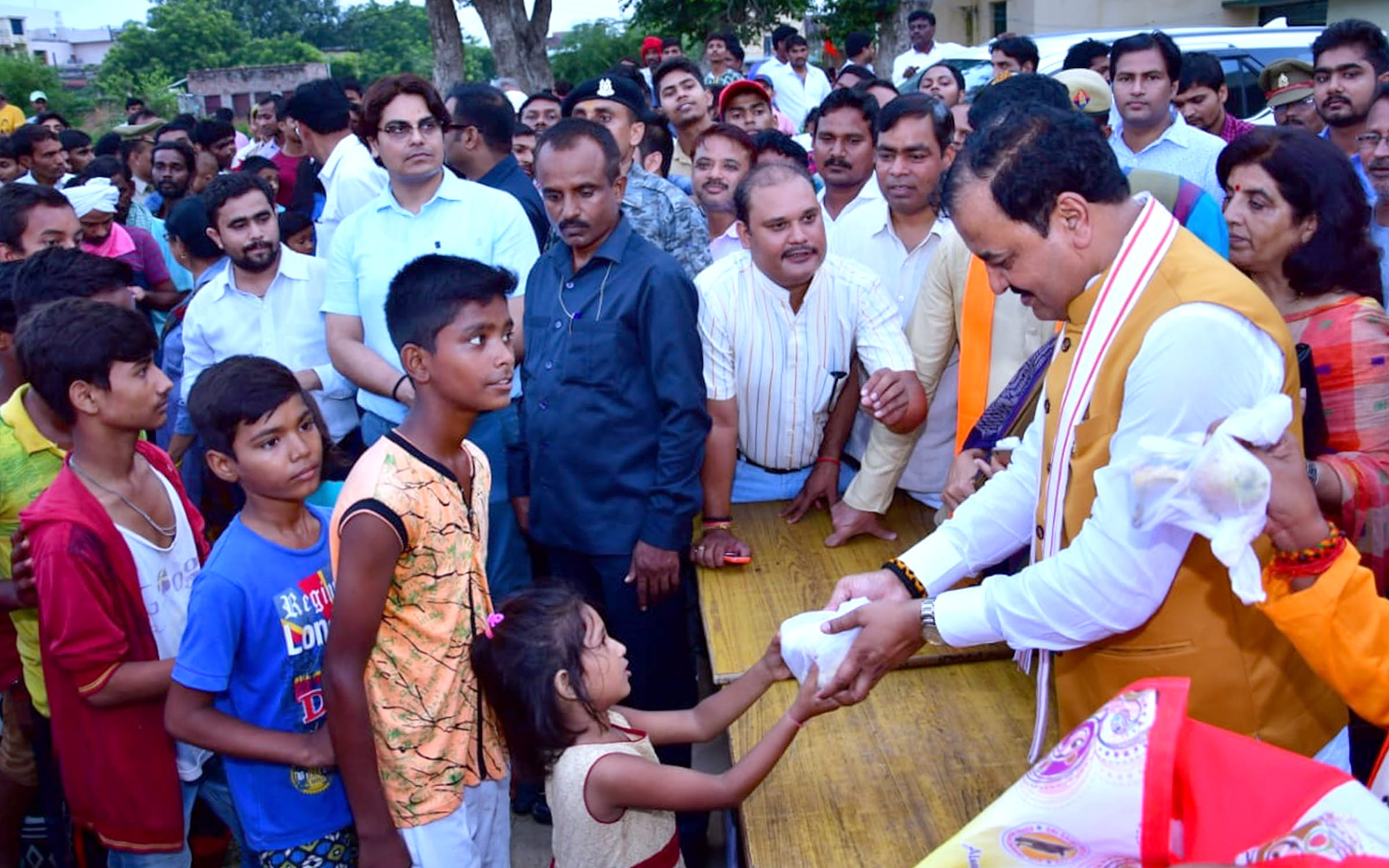 Prayagraj News: The rising Ganga-Yamuna continues to grow