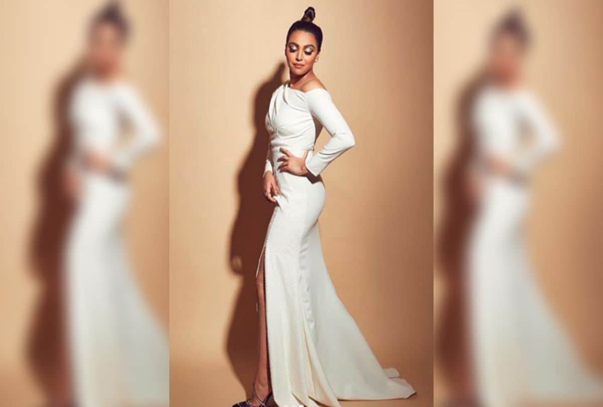 swara bhaskar takes off her heels on iifa award 2019