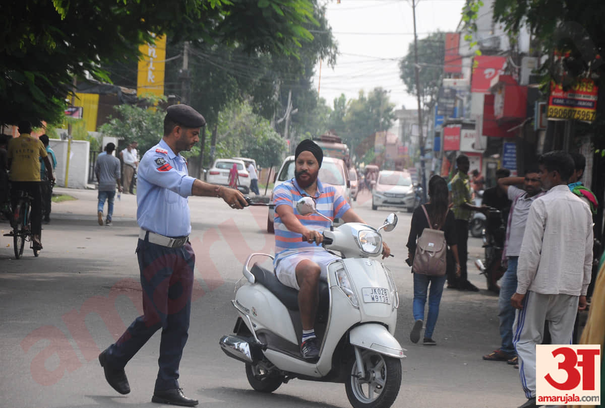 Traffic Police Challan road safety traffic rules violations in india traffic offences and penalties in india 2021 nitin gadkari says Indians paid traffic challans worth Rs 1899 crore in 2021 for traffic violations