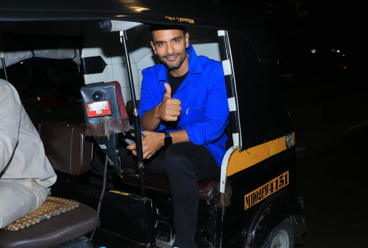 Latest Bollywood News: angad bedi travel in an auto here pictures