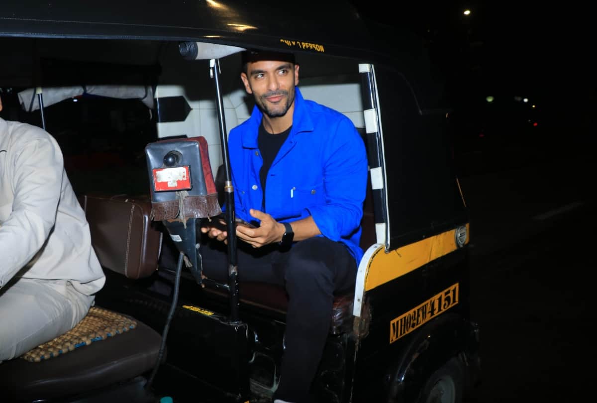 Latest Bollywood News: angad bedi travel in an auto here pictures