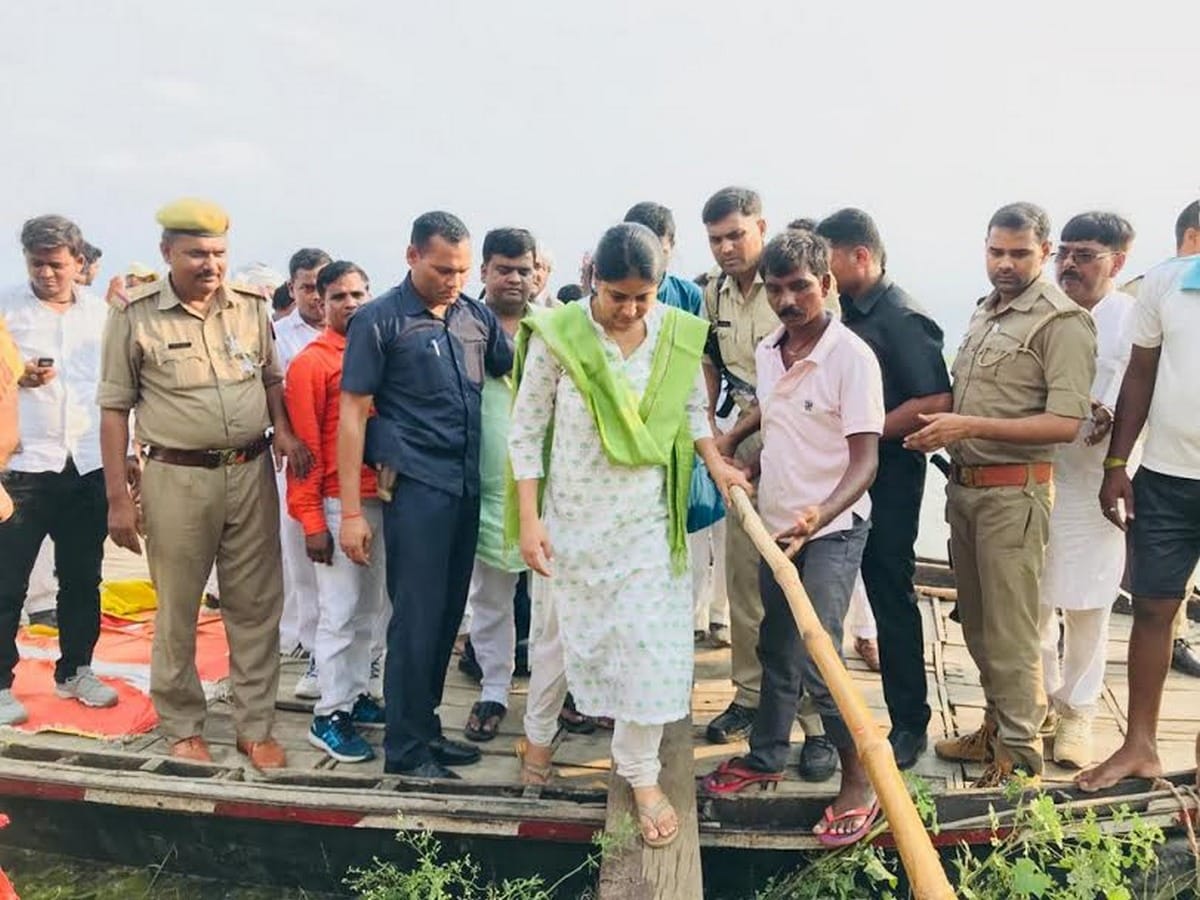 mp anupriya patel visiting flood hit areas in mirzapur