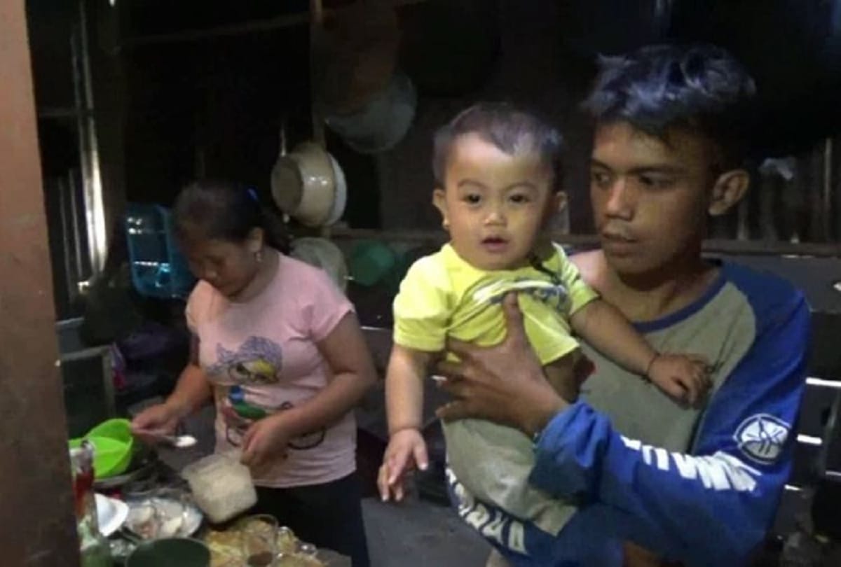 Indonesia Family feeds his 14 month old baby 1.5 litre coffee a day because he can not afford milk