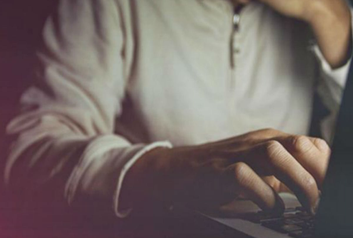 UP Agra Hindi News: internet addiction increasing anger among peoples in agra