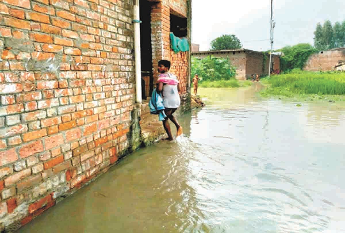 hundreds villages become  island in kaushambi
