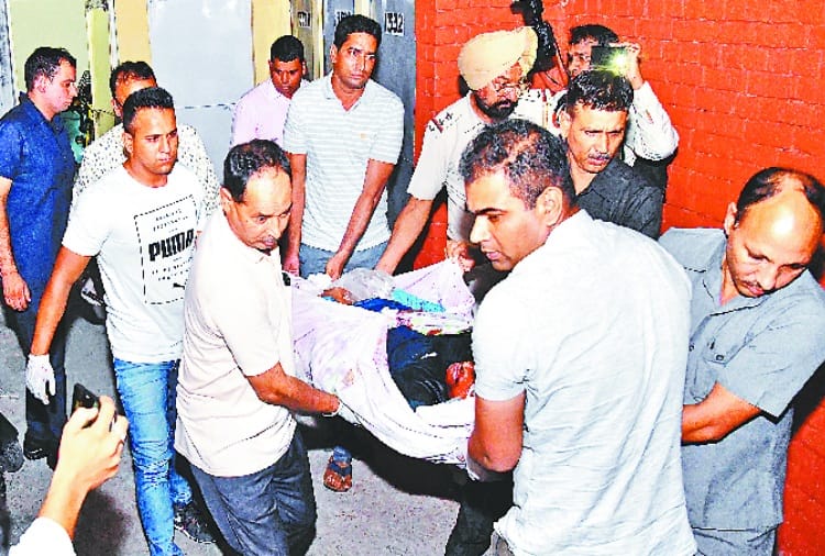 suicide attemt by IAS apurva kumar gunman sonu kumar