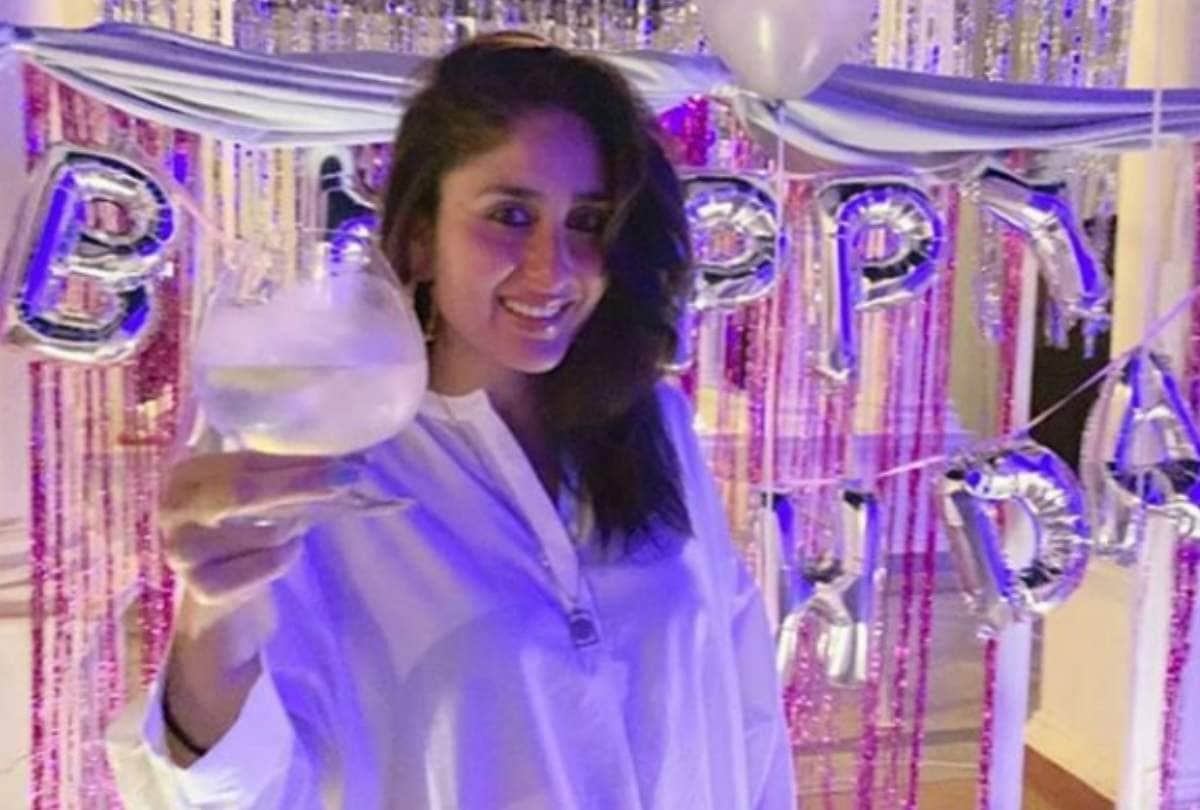 kareena kapoor troll for smiling at funeral of manish malhotra father