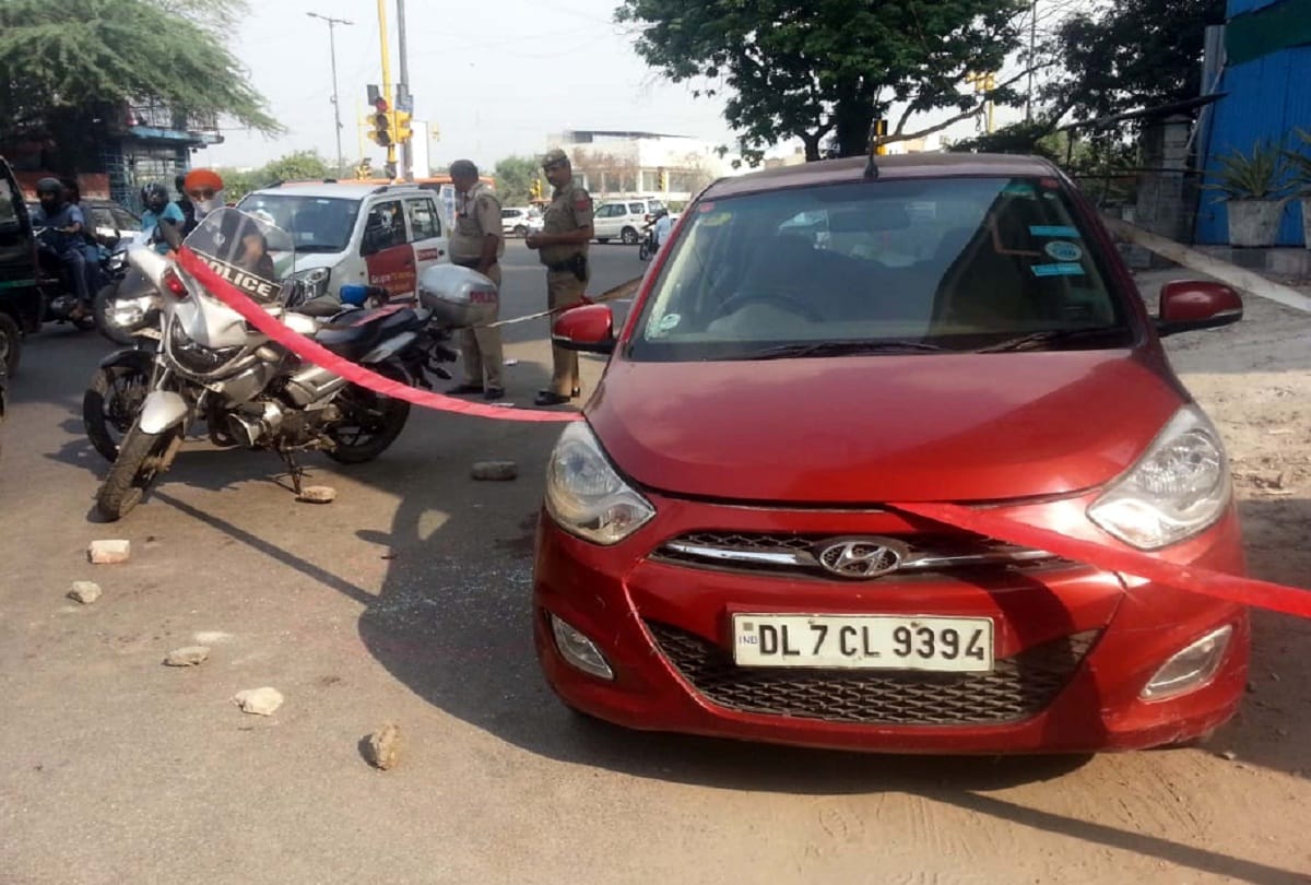 Gangster killed women infront of temple in delhi