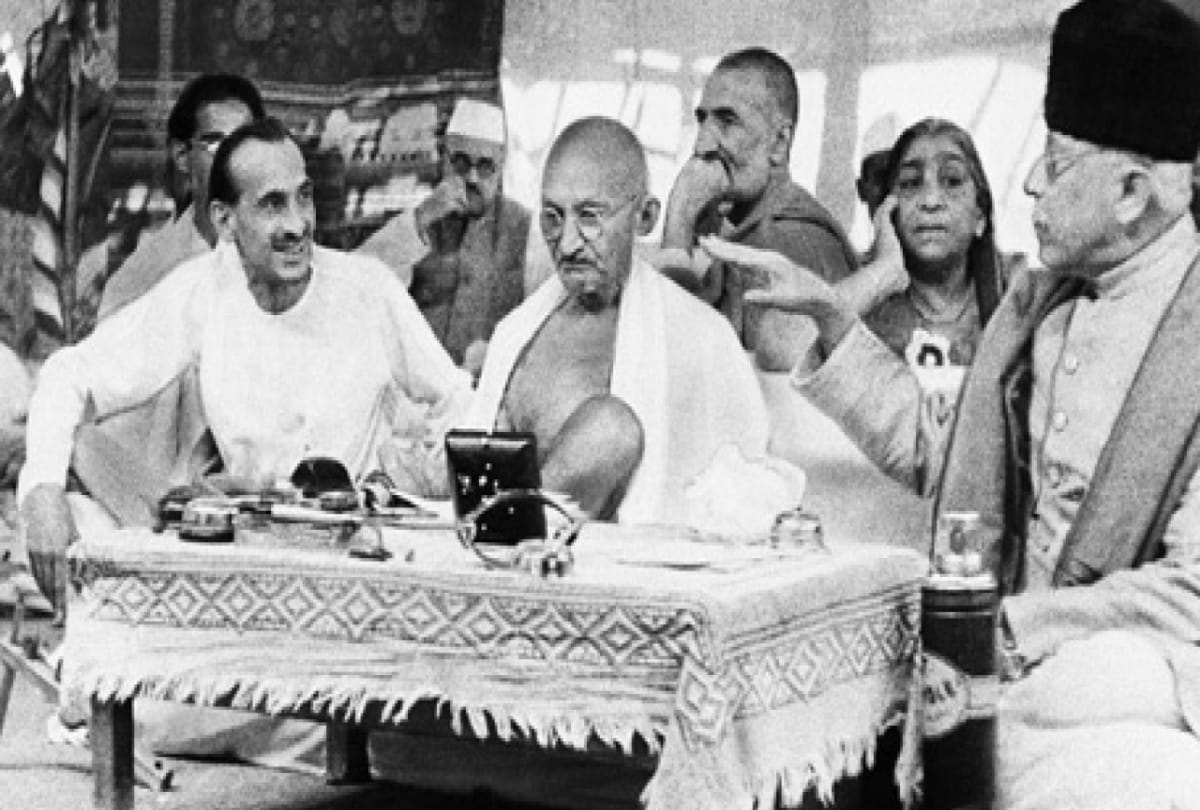 बापू के लिए विकास केवल एक ढ़ांचा भर नहीं था बल्कि उसमें मनुष्य का भी विकास था।