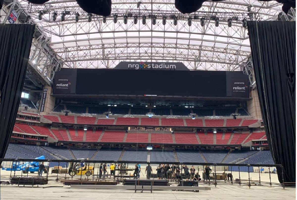 Peoples are happy for Howdy Modi programm in houston, See pictures of preparation