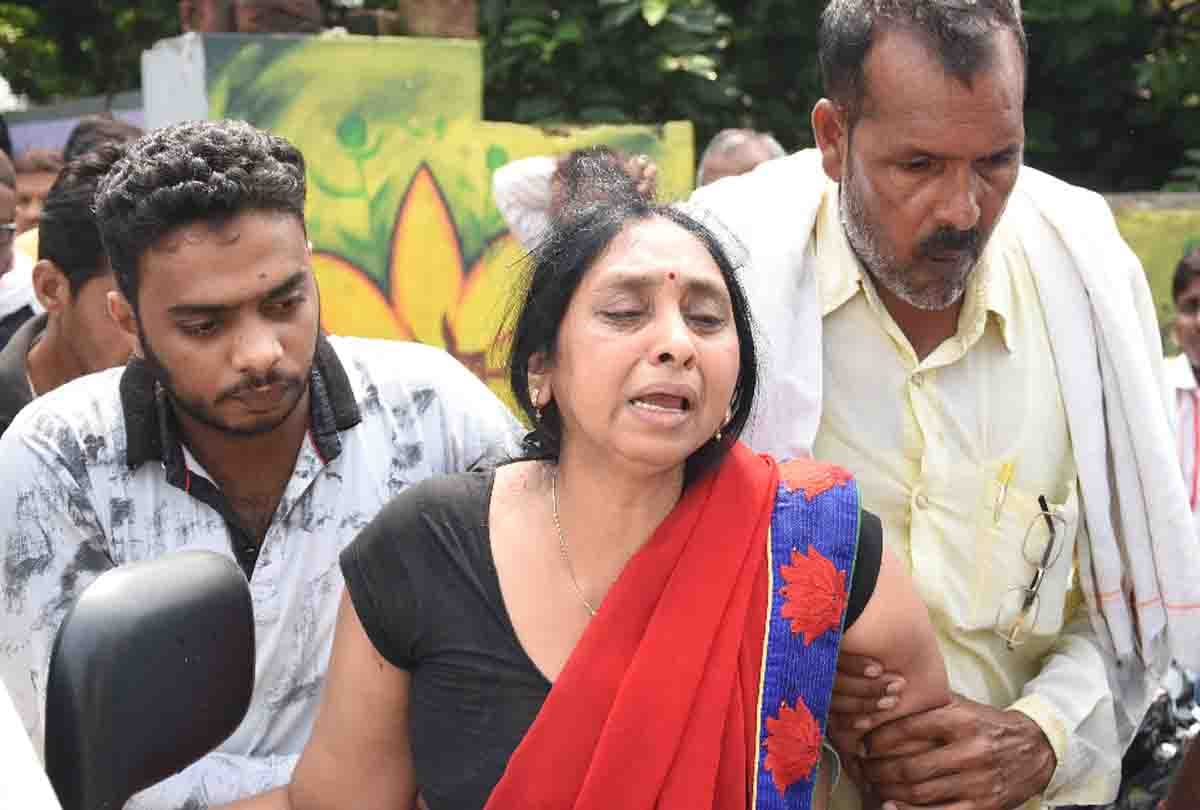 Father posted under Mulayam Singh's security said, son was very promising, could not hang himself