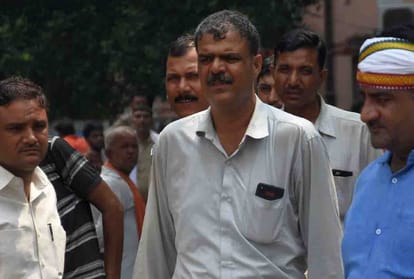 Father posted under Mulayam Singh's security said, son was very promising, could not hang himself