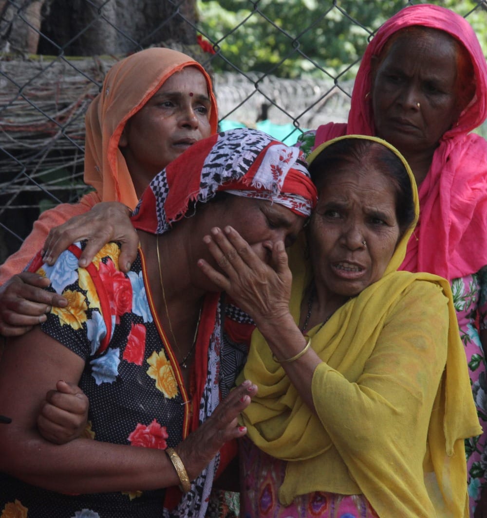 poisonous liquor case Five Excise Department sipahi suspended, four admitted to AIIMS