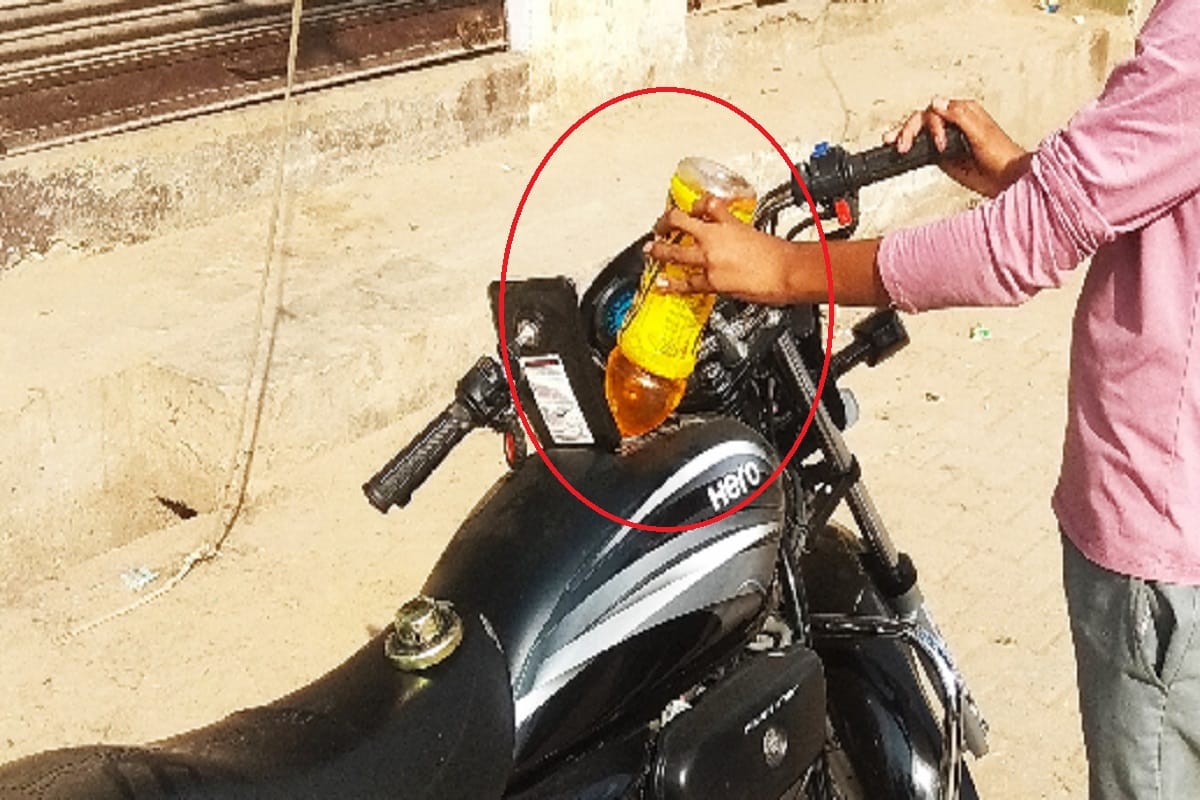 Black oil wires connecting with Shamli
