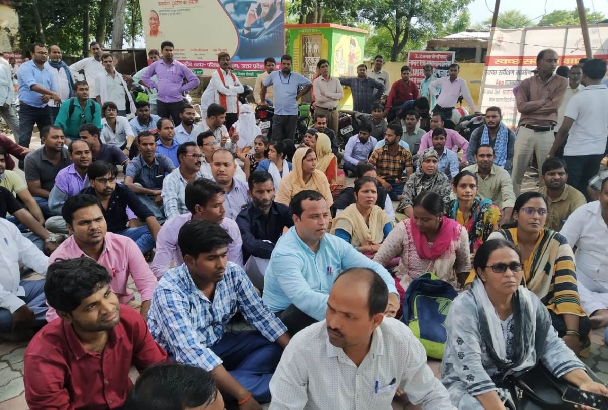 bdo calls teachers donkey, angry teachers gather around office, bdo apologize
