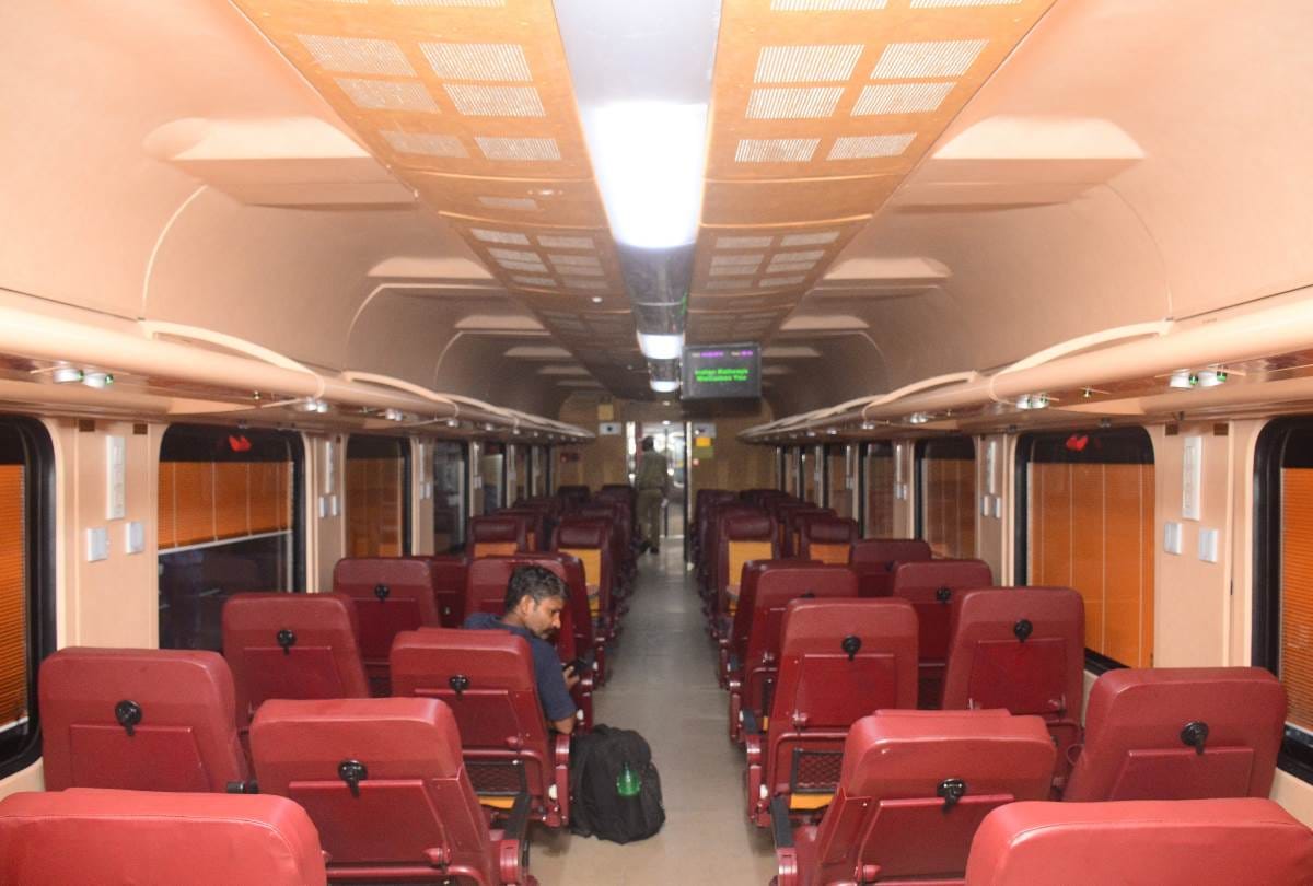 booking started in tejas express delhi lucknow