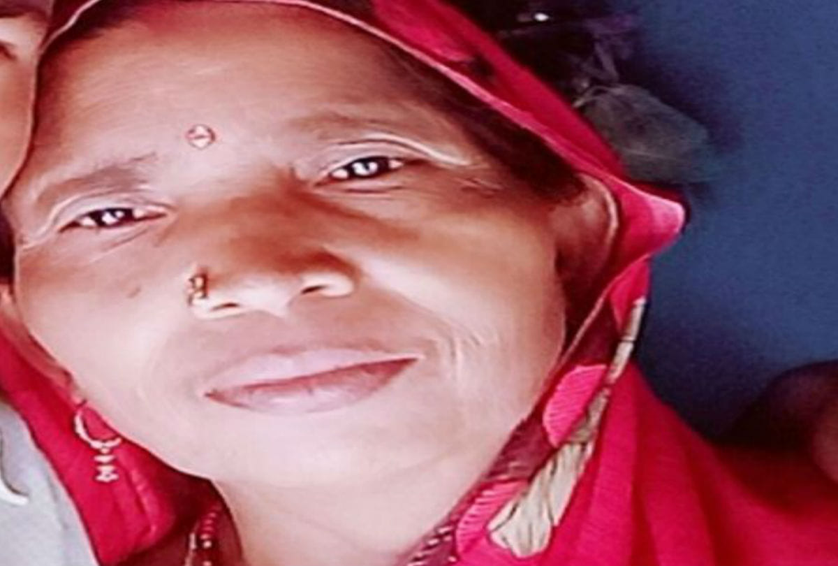 woman dies in bull attack in mainpuri
