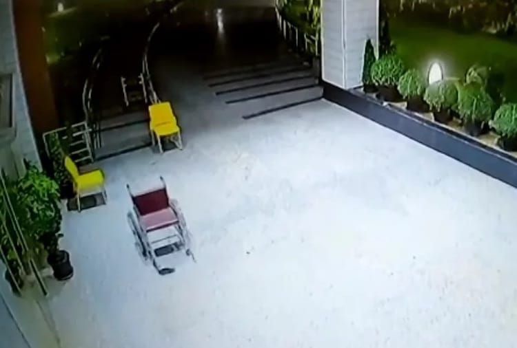 wheel chair running itself in chandigarh PGI, video viral