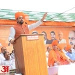 केंद्रीय वित्त राज्य मंत्री अनुराग ठाकुर जम्मू में रैली को संबोधित करते हुए