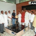 जेपी नड्डा, क्रिकेटर राहुल द्रविड़ से मुलाकात करते हुए