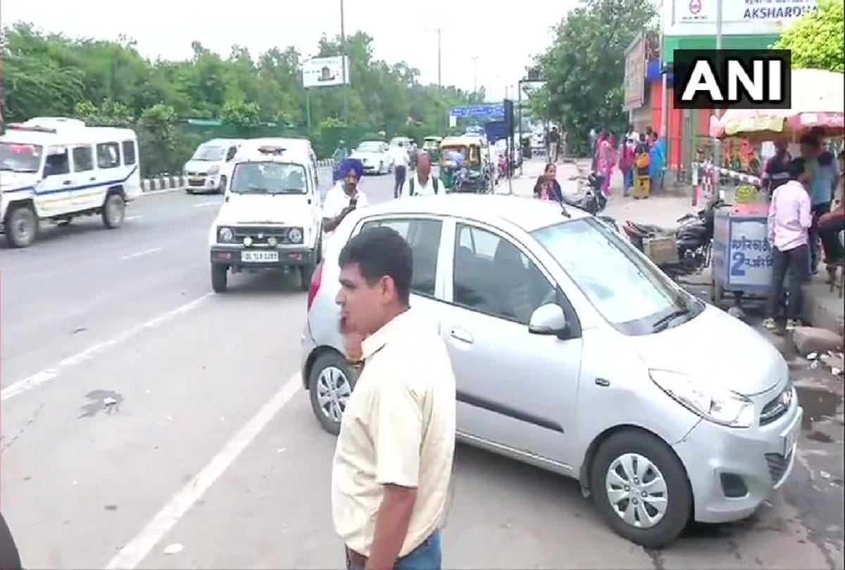 Firing on Police team near Akshardham temple Delhi crime news