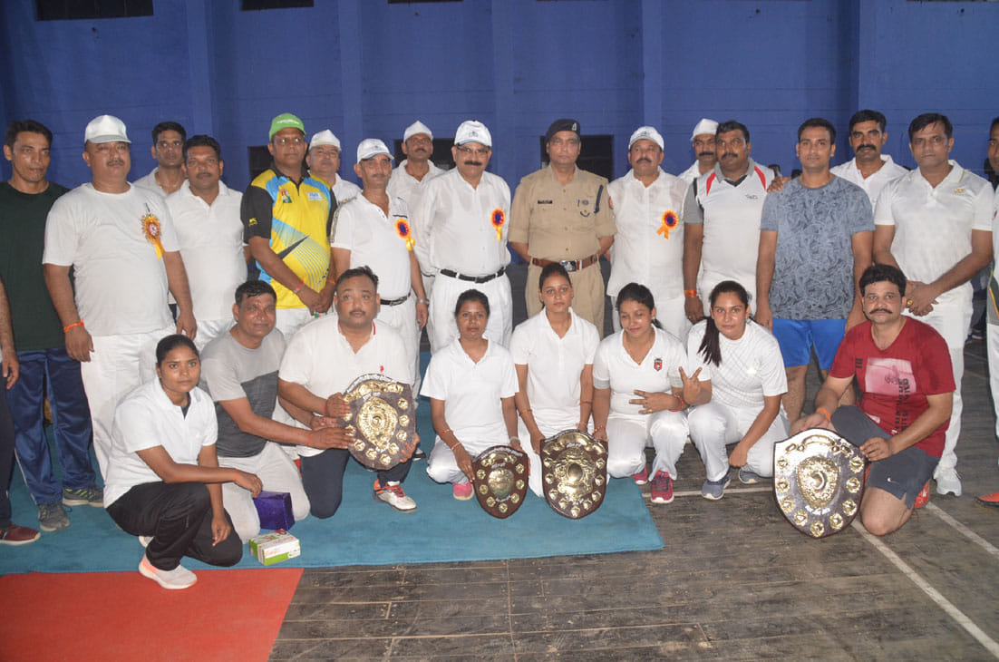 Gautam Buddha Nagar in men's category, Ghaziabad became champion in women's category