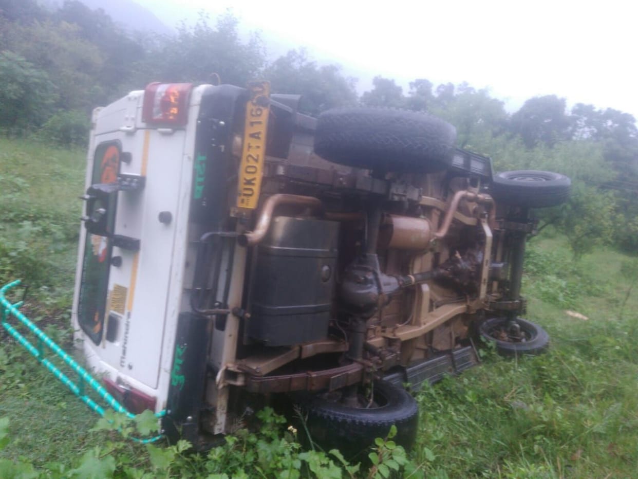 Jeep fell into a ditch, driver injured