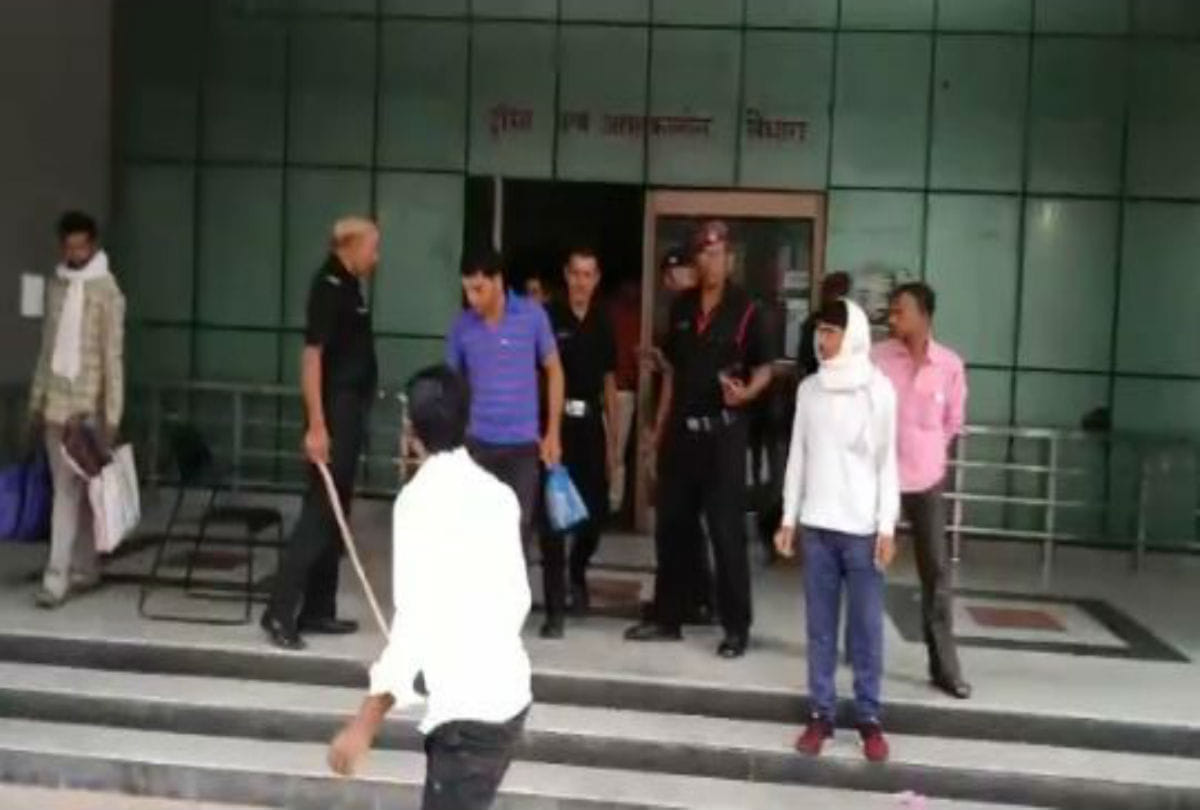 security guards beaten the relatives of patients in Saifai PGI