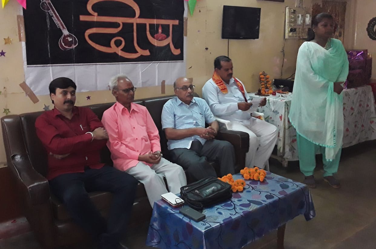 Hindi language is simple and accessible: Sudhir