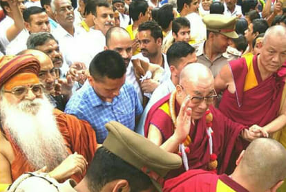 Dalai Lama Reach Raman Reti Temple Mathura Up India News in Hindi
