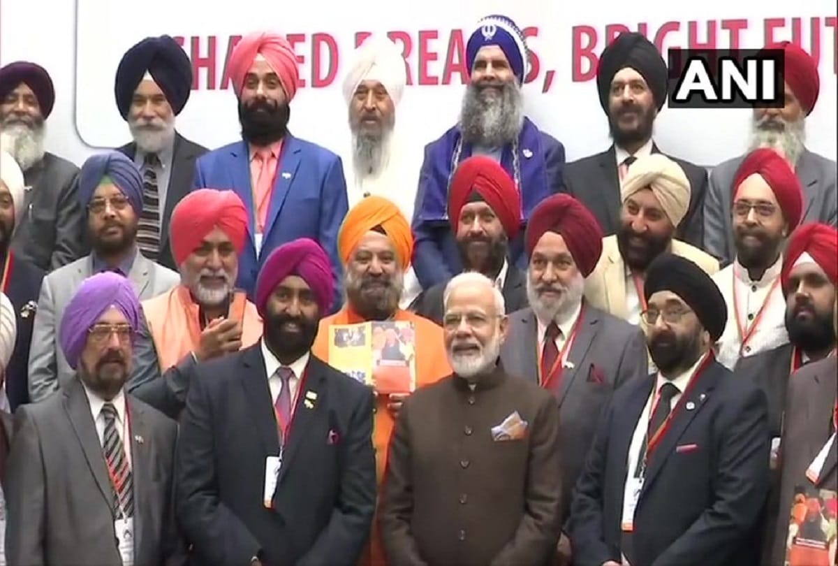 PM Modi first day spend with business meeting and Kashmiri Pandits see photos