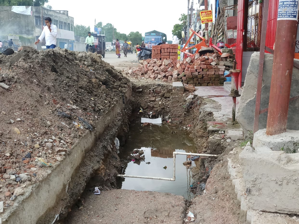 400 sweepers and 60 lakhs salary, still dirt in the city