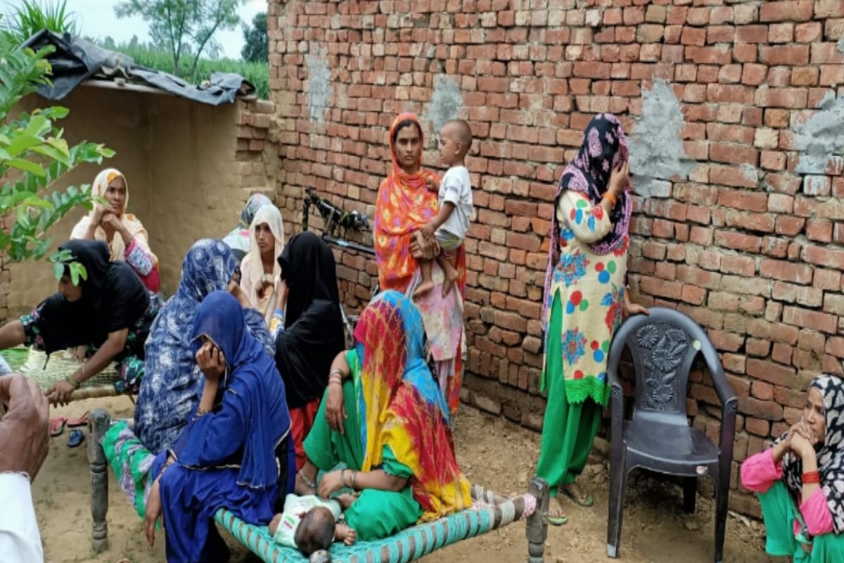 Mother murder her twin daughters in muzaffarnar district UP