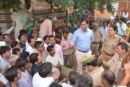 sri ram colony people climb on water tank demands development