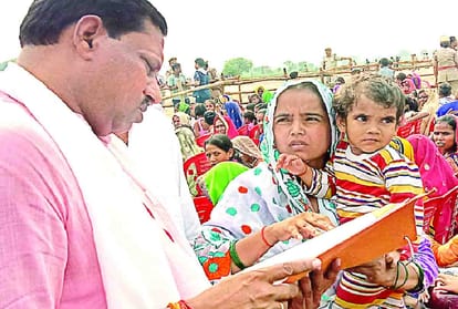 MP distribute relief material, CM did not come