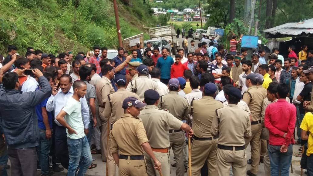 fight between two student one died in uttarkashi