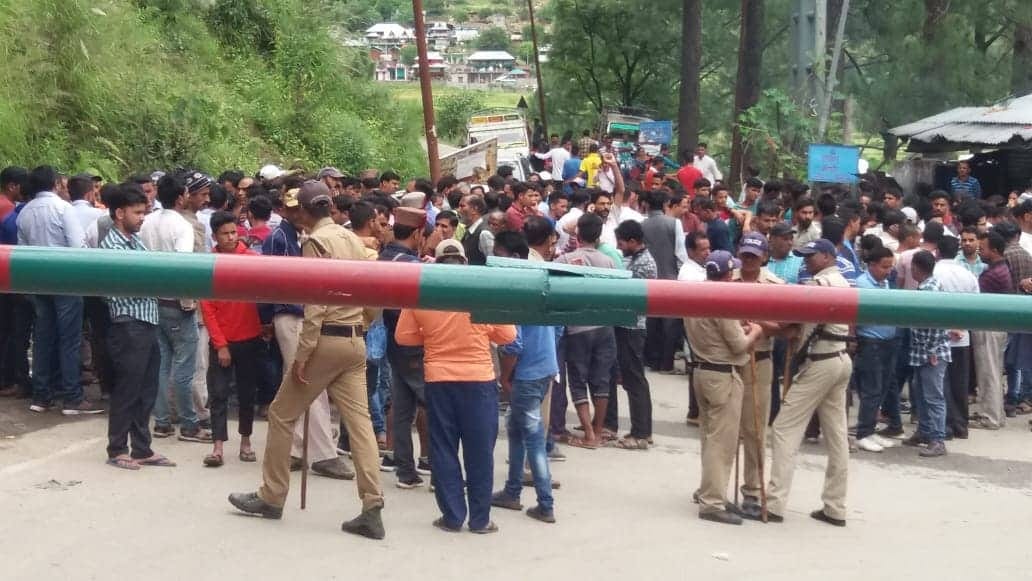 fight between two student one died in uttarkashi